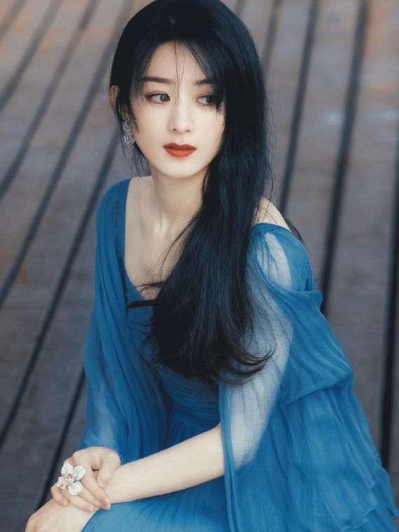 33岁宝妈赵丽颖颜值是吃了防腐剂吗