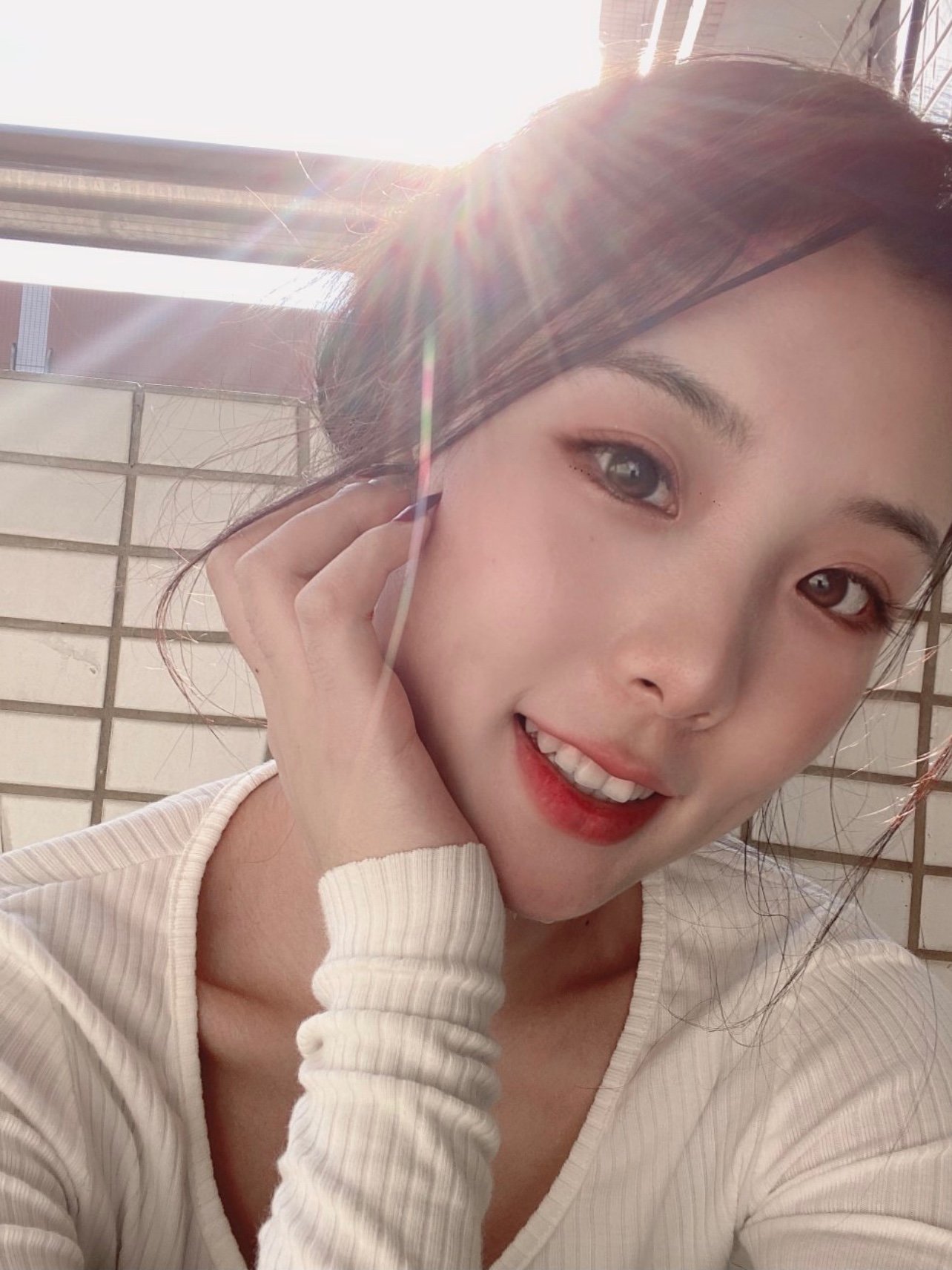 女孩25岁以后整个脸都下垂的好严重,我每次自拍都很_圈子-新氧美容