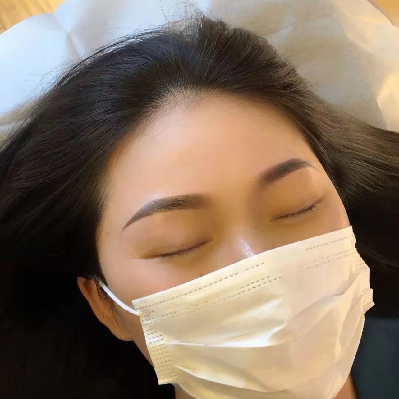 做完眉毛了,真的是非常的满意,纹完身边的小姐妹发