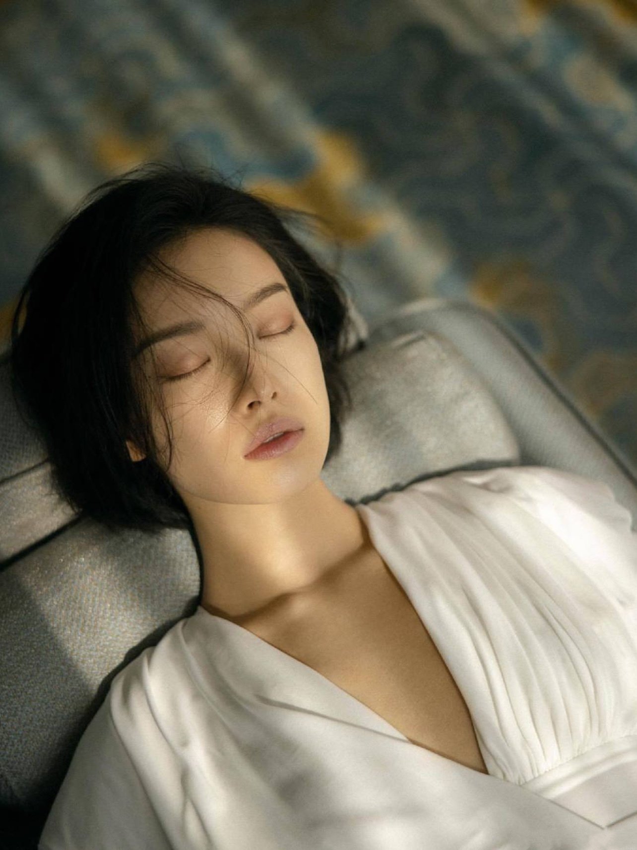 美人在皮亦在骨,倪妮干净,清晰的轮廓与五官,配上她_圈子-新氧美容