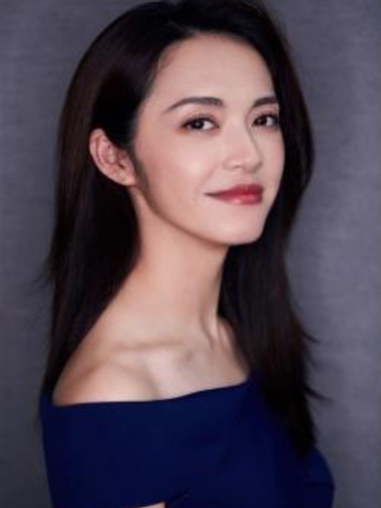 姚晨一直不属于主流审美力的女星但是近来却越来越有味道经过时间的