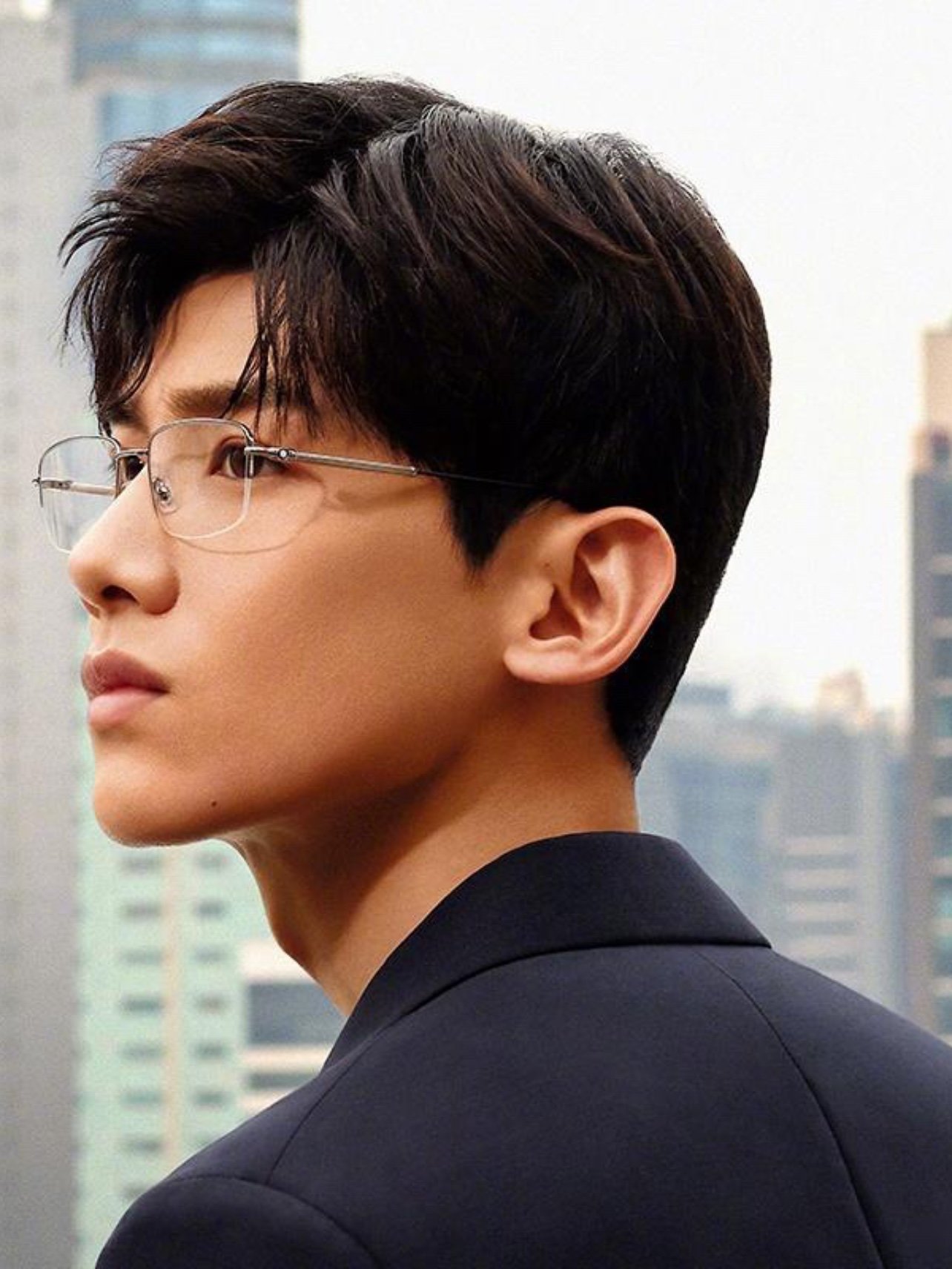 你是我的城池营垒一剧的热播,曾经的校园小书生奶狗形象的白敬亭以