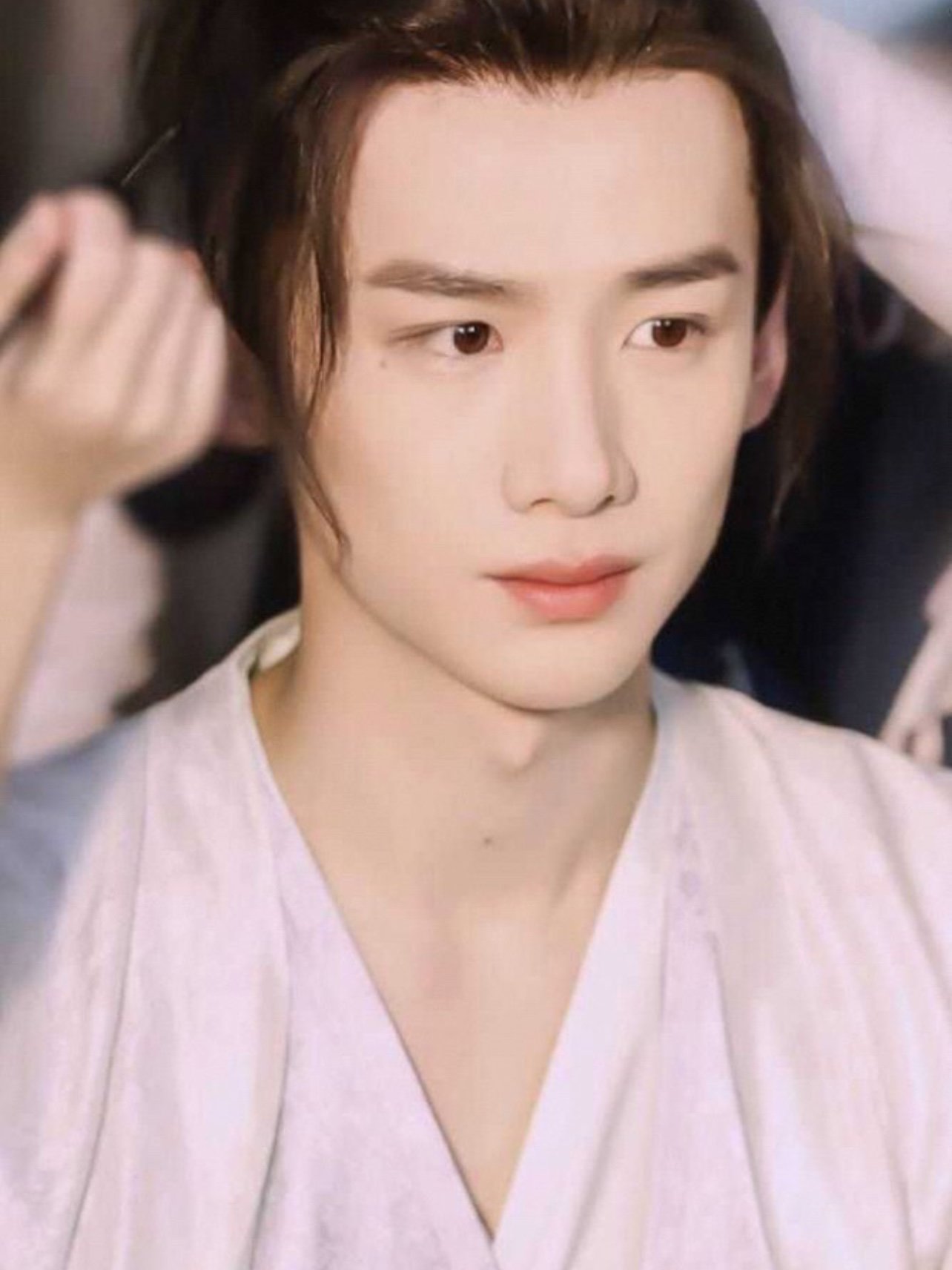 你是我的城池营垒一剧的热播,曾经的校园小书生奶狗形象的白敬亭以