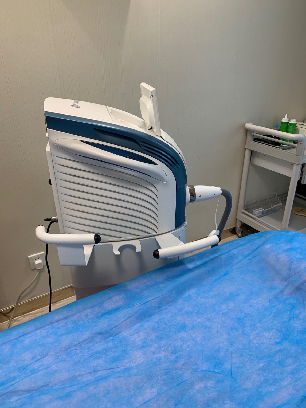 脱毛牛奶酸光子联合打造性感发光腿