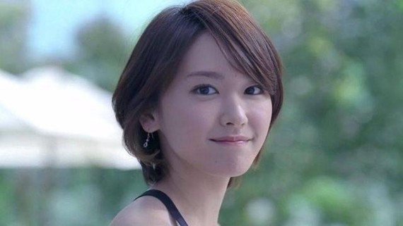 新垣结衣是少有的男人女人都爱的长相,她标志性的笑容总是让人有如沐
