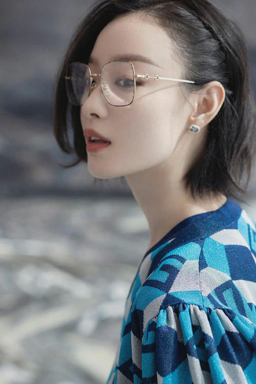 讨论明星眼镜美照pk有人戴眼镜反而好看哪种眼睛更适合戴眼镜