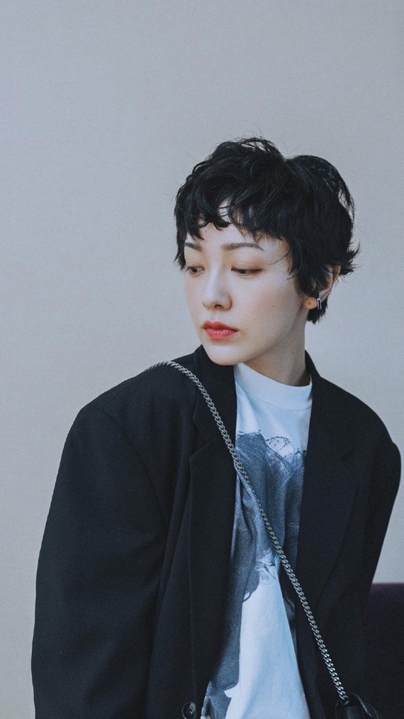 前几天嘉人之夜的郭采洁,气场全开帅炸了.