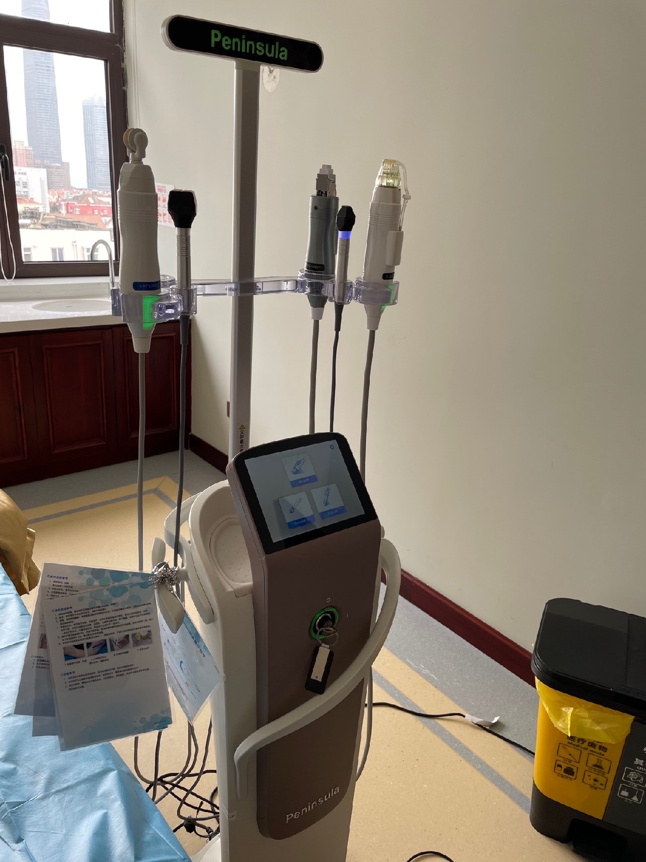 一项目概况:半岛黄金微针 英诺小棕瓶完美搭配,是利用高速射频技术,使