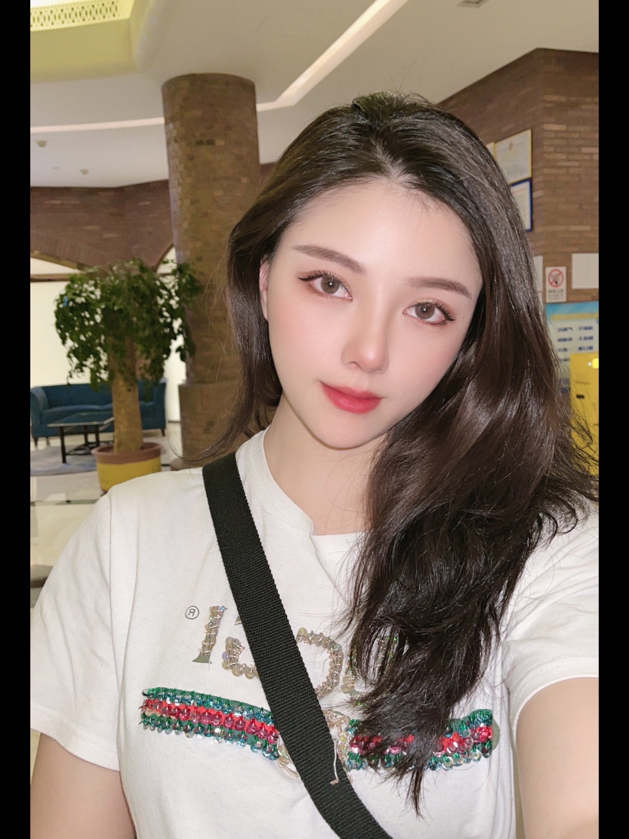 爱臭美爱自拍,朋友都说我现在拍照只看得上一双眼睛,_圈子-新氧美容