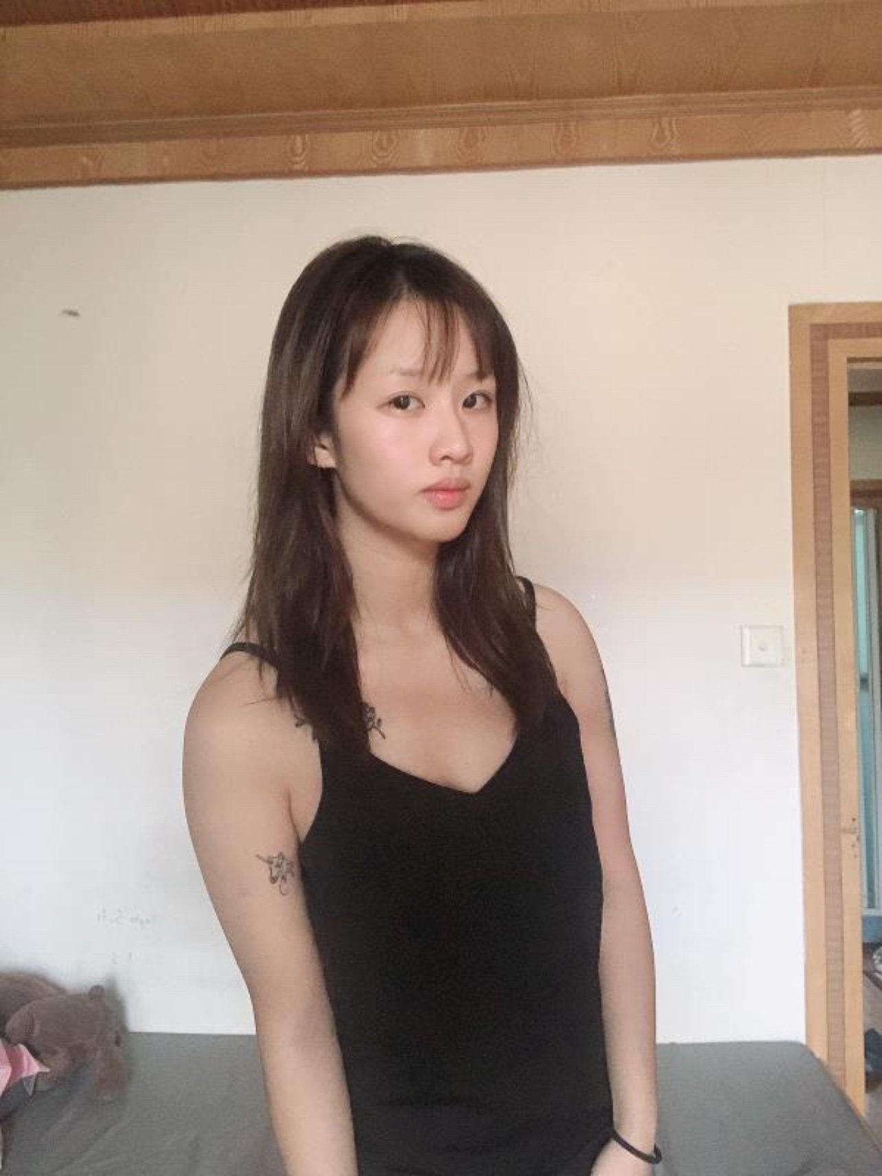 平胸和下垂哪个更可怕,年纪轻轻但是胸部就是挺不起来_圈子-新氧美容