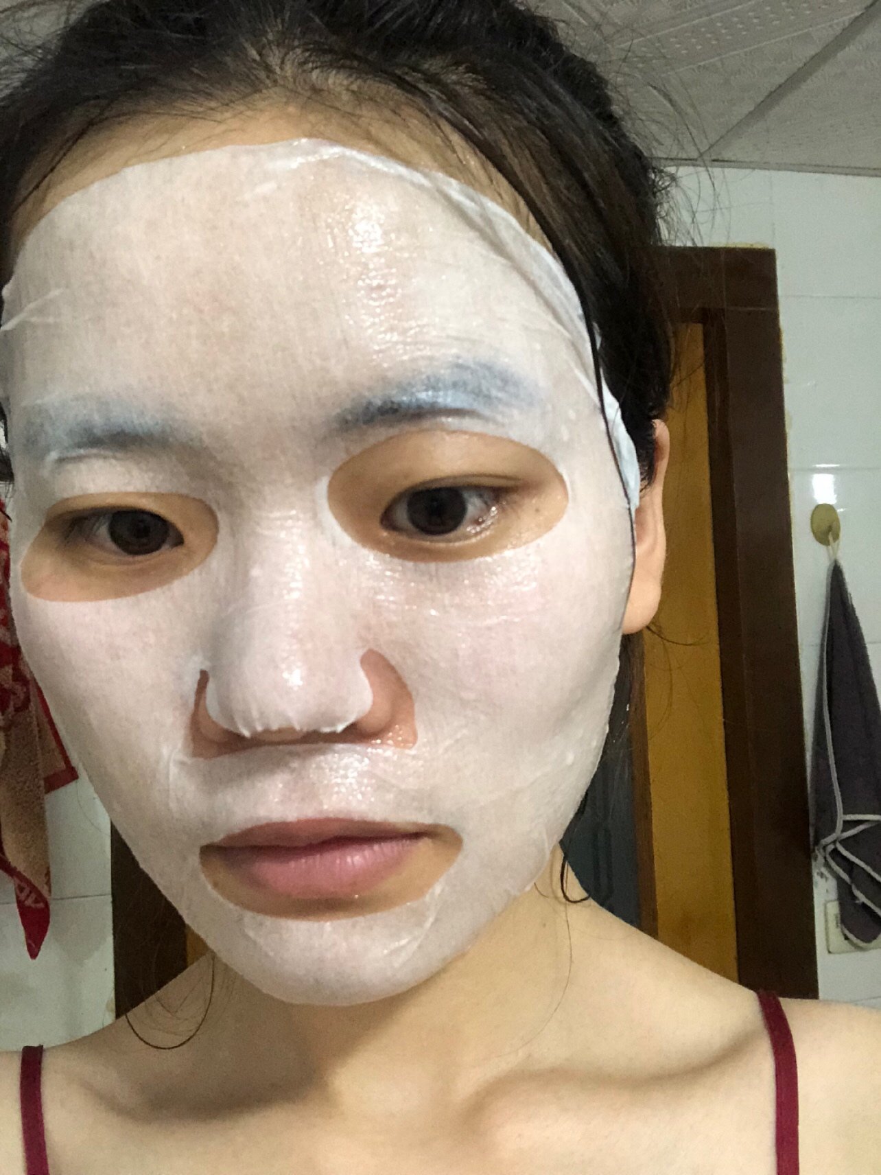 黏糊糊的夏天就怕皮肤出油不吸收啦,所以做好补水工作太重要了.