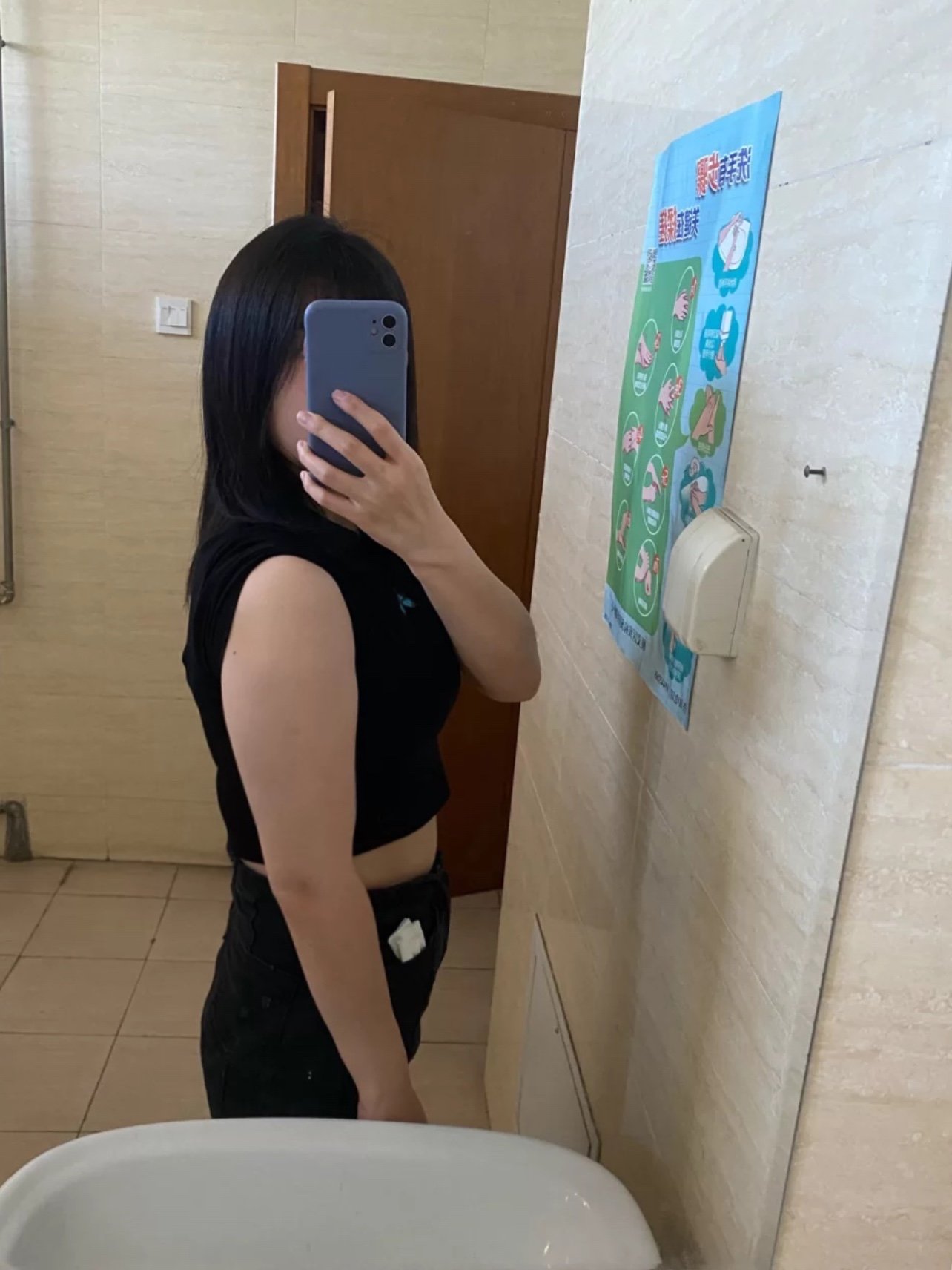 给姐妹们看下我的身高身高163厘米体重10