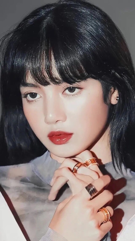 审美讨论丨救命没有刘海的lisa长这样