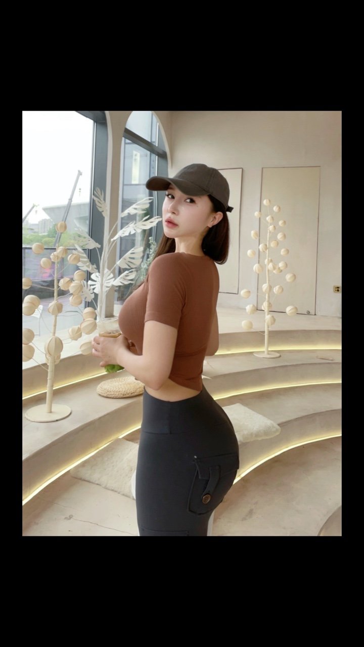 健身练的臀不是做的本来想去做胸的蜜桃臀