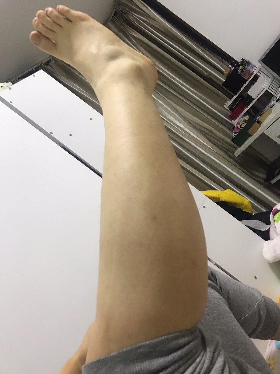 有图有真相,给你们看看我的小腿有多粗壮,所以我说我夏天穿短裤都不