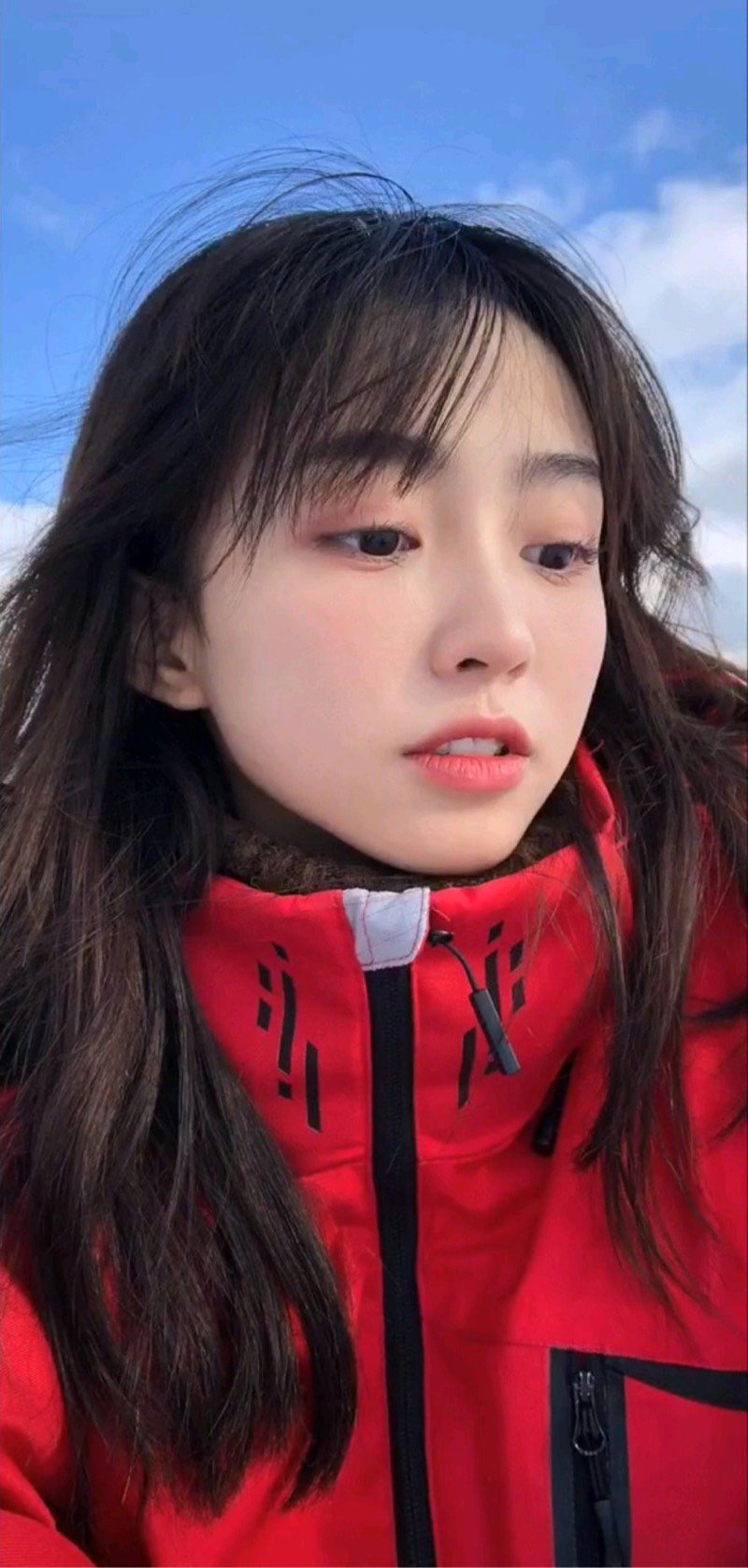 开心～放一张最为满意的照片～滑雪时候的自拍～眼睛做了好久了 一直