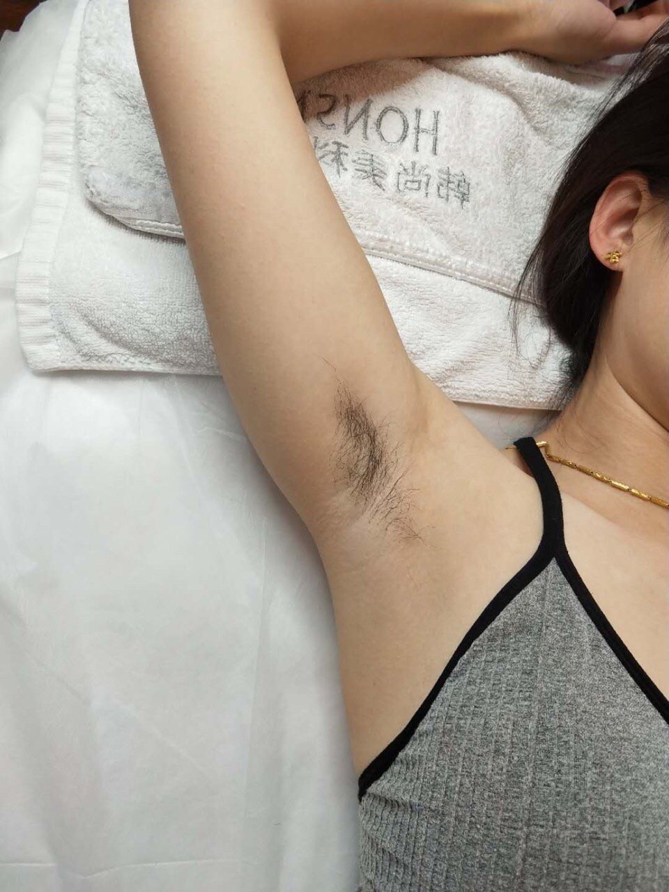 进来以后感觉环境不错香香的这里的小姐姐服务态度很热情因为实惠值了