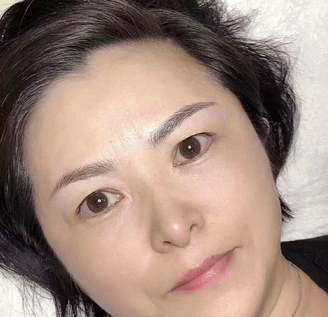 帮妈妈买的,她自己去的,她喜欢精神点的眉形,她自己_圈子-新氧美容