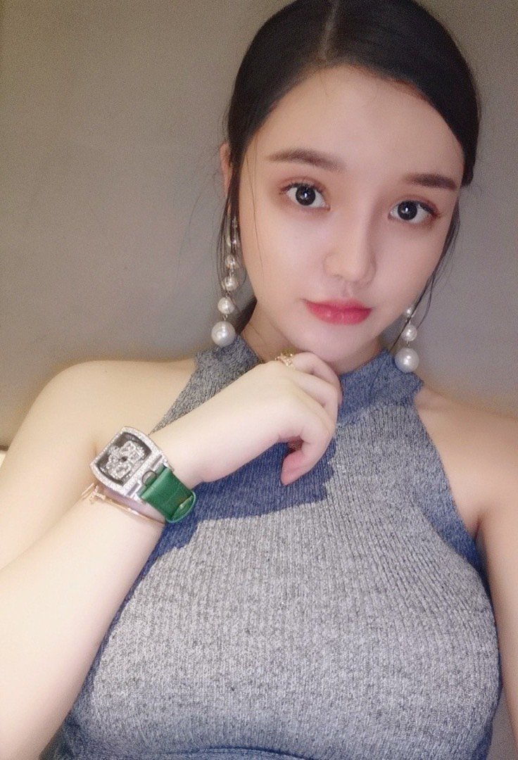 考虑了很久想做胸,想着趁年轻,身体恢复的也快.