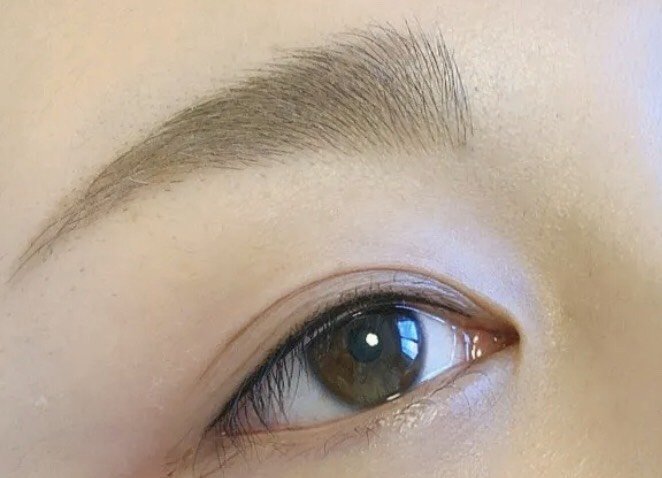 美瞳线每个人的要求不一样,所以千人千面,我因为五官平眼睛不是大双