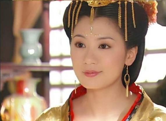 剧中有一幕是武媚娘身边的一个宫女盈盈掐死了武媚娘的孩子,我天,简直