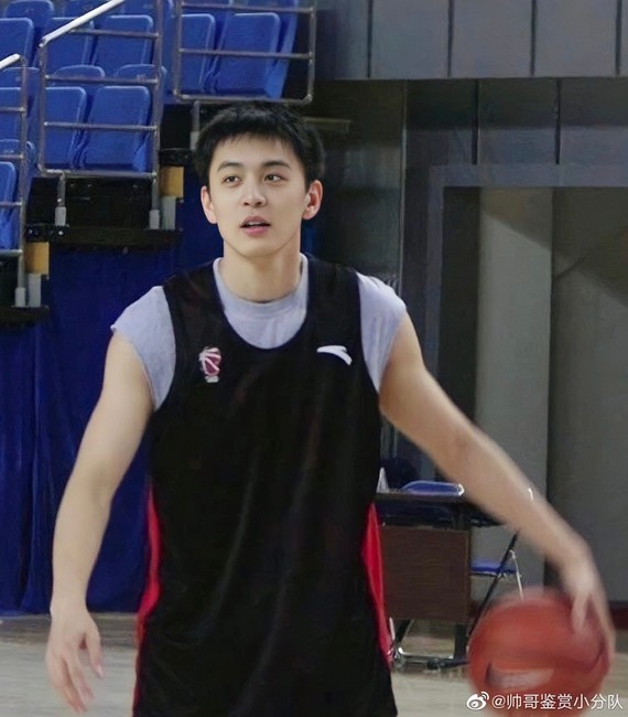 神颜安利杨鸣的篮球生涯就是偶像剧男主成长史吧75