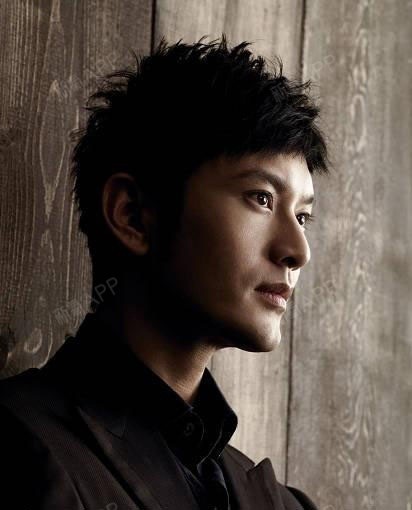 请问黄晓明的这种下巴叫什么?可以做吗?