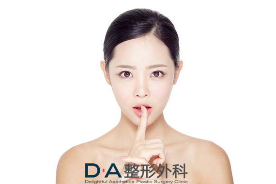 韓國da整形醫院--額頭整形正所謂敢露額頭的才是真正的美女可見額頭的