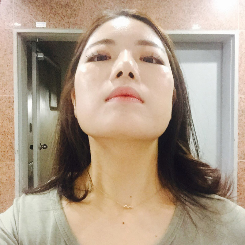 又扁又平的大四方脸,惨不忍睹有木有!