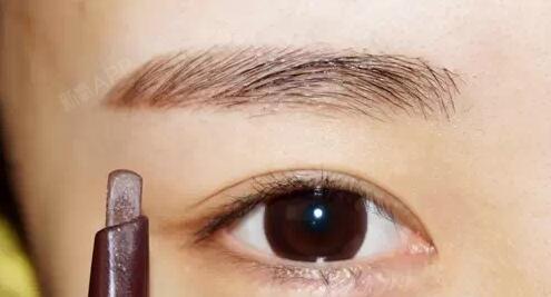 韩式一字眉,很简单的修饰