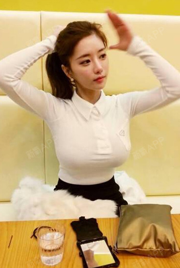 这沉甸甸的胸脯啊……  还细胳膊细腿的太不科学了!