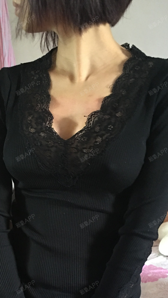 a都不到不管是穿日常装还是抹胸的礼服胸前都是一马平川完全看不出身