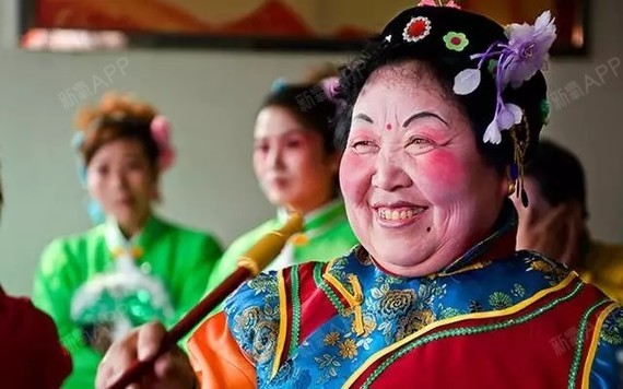 小伙伴们 是否还记得古装电视剧里的 媒婆们都长什么样吗? ? ? ?