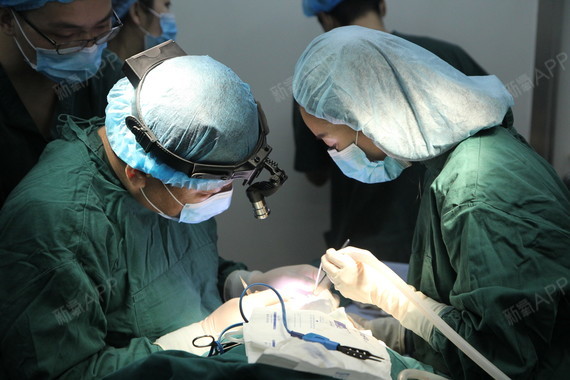 重庆硅胶隆鼻好不好_效果图_吃樱桃的哆啦a梦硅胶隆鼻术后第0天_新氧