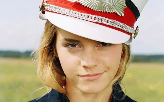 爱玛·沃森(emma watson) 爱玛的雀斑很淡 稍一化妆就基本看不到什么