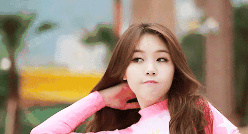 不怕风吹,头发随便甩,扎起马尾,妥妥的一枚女神.