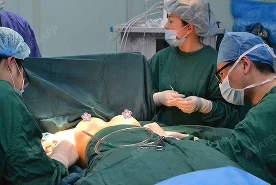 新氧- 渝欢 | 胸部 | 隆胸 | 假体隆胸 | 术后当自强 | 重庆同城