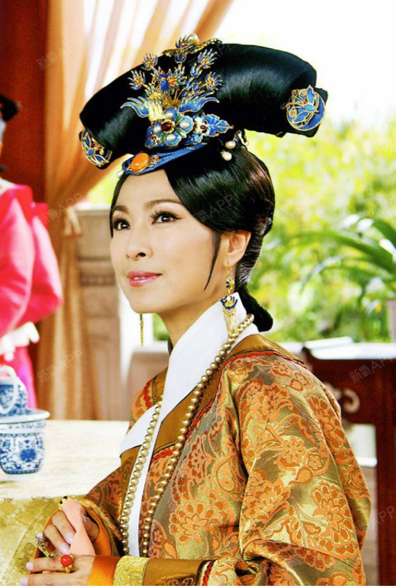 曾被赞为"冻龄女神"的米雪,如今快63岁依旧风采怡人,貌若少女.