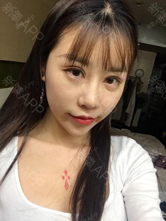 么么哒,看我尖尖翘翘的小下巴.