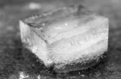 天气这么热,刚打的玻尿酸会融化吗?