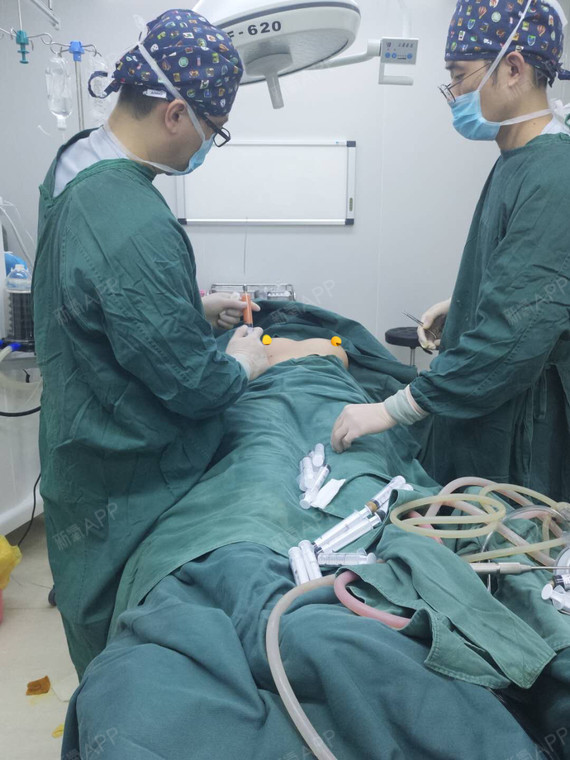 【南京美贝尔自体脂肪隆胸——平胸瞬间a变c】郁闷了_圈子-新氧美容