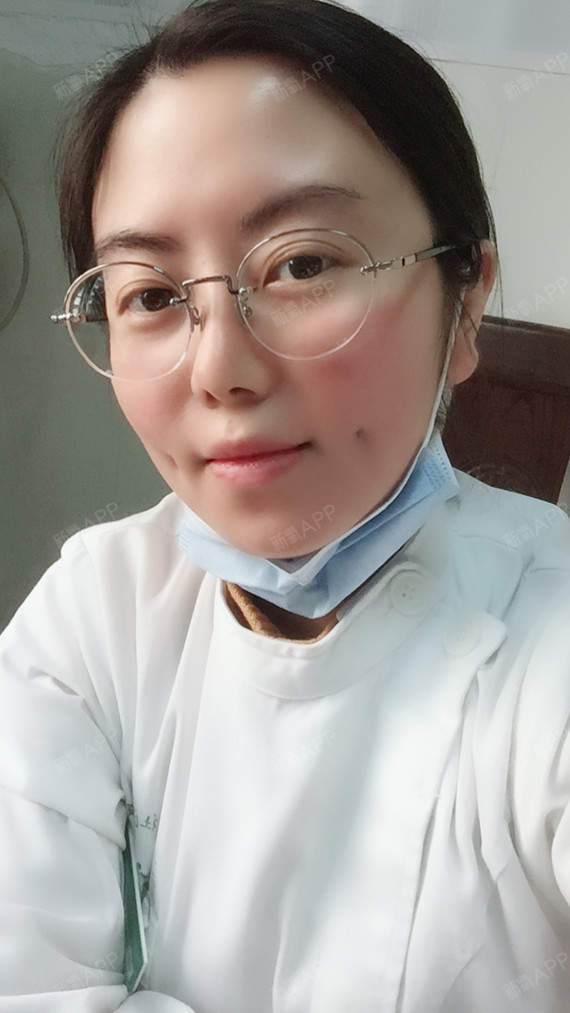 上海翡立思做的双侧埋线酒窝术后1天.