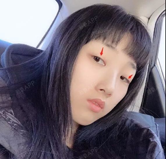 撑开眼皮,是厚厚的眼线