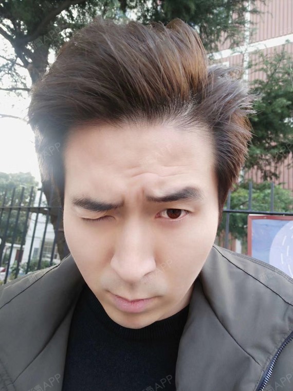 带着我逆天的发际线,王字纹,去浪.