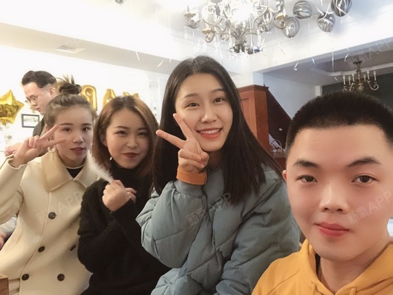 手术后两个半月啦朋友聚会美美美c位就是我我就是c位哈哈哈哈