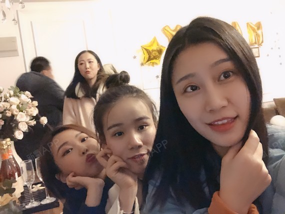 手术后两个半月啦朋友聚会美美美c位就是我我就是c位哈哈哈哈