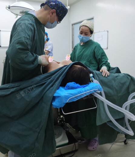 假体隆胸好不好_效果图_氧气yiwu1假体隆胸术后第0天_新氧美容整形