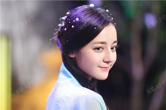 唐嫣 也属于山根高,鼻梁弧线很美的女星,就像艺术家雕刻出来的线条