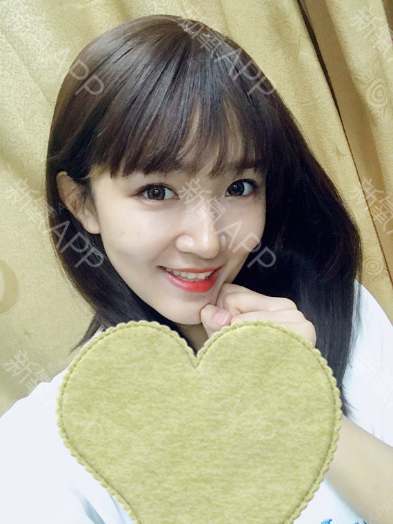 瘦脸针照片来一波,现在上镜真的很美腻啊,巴掌小脸的即视感,就