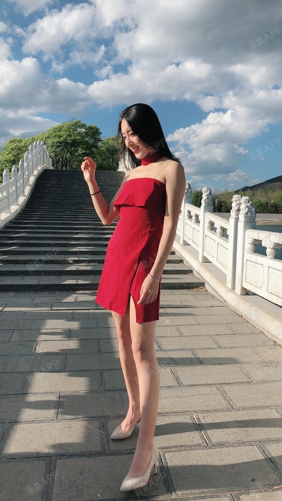 正是我想要的腿型,终于摆脱了之前的大胖腿,我上身蛮瘦的,就是大腿粗